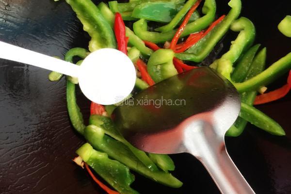 青椒鱿鱼花（介绍切花方法）的做法图解13