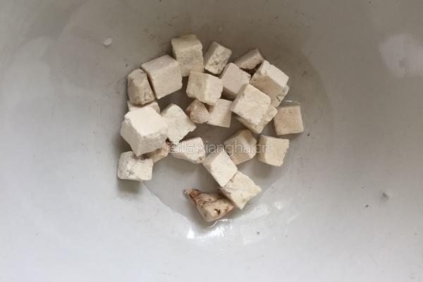 茯苓白米粥的做法图解1