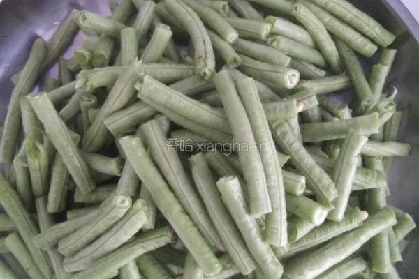 干煸豇豆的做法图解2