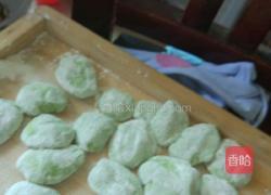包菜肉绿饺子的做法图解7
