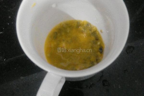 百香果特饮的做法图解2