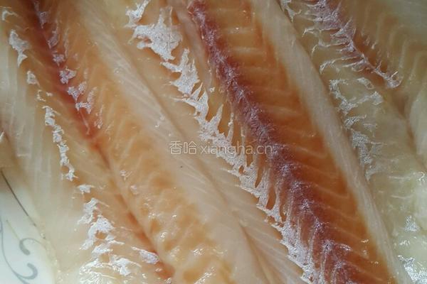 红焖狭鳕鱼的做法图解1