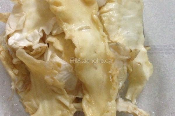 鳕鱼胶炖鸡的做法图解1