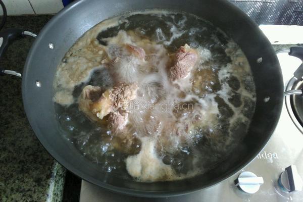 萝卜煲牛腩的做法图解3