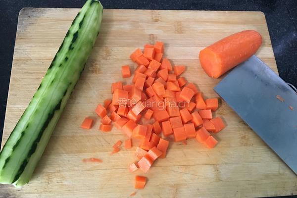 卤牛肉炒黄瓜胡萝卜的做法图解1