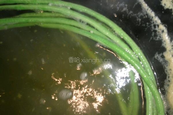 干煸麻花豆角的做法图解2
