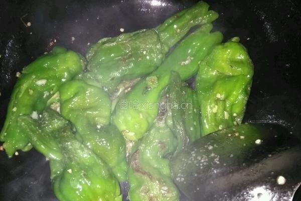 自创虎皮尖椒（爆椒）的做法图解3