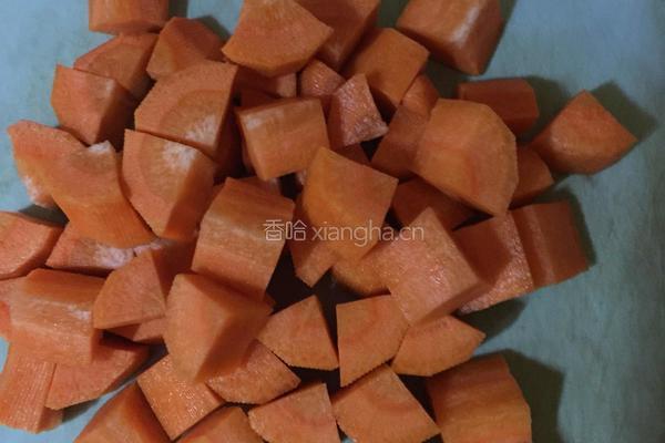 胡萝卜小米粥的做法图解2