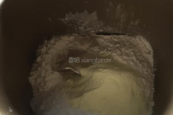 蜜豆花环面包的做法图解1