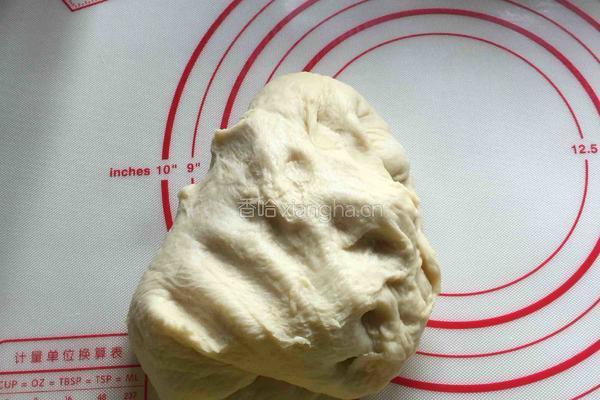 蜜豆花环面包的做法图解3
