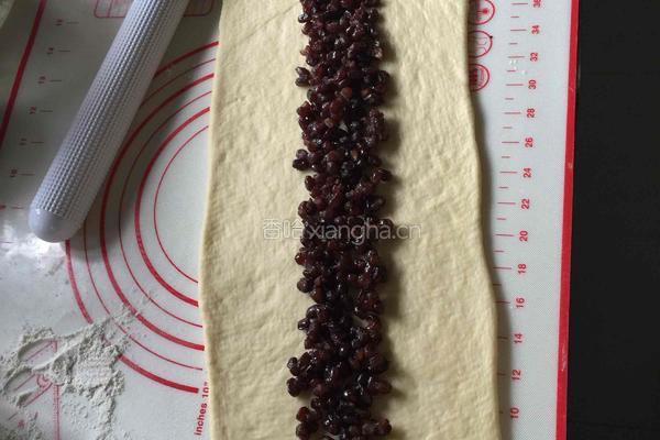 蜜豆花环面包的做法图解6