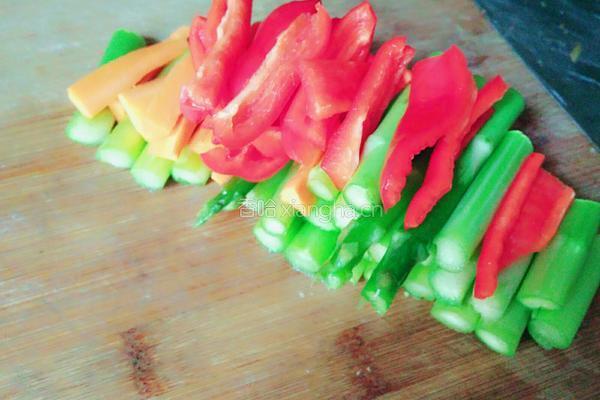 芦笋炒肉条的做法图解2