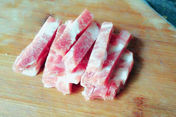 芦笋炒肉条的做法图解1