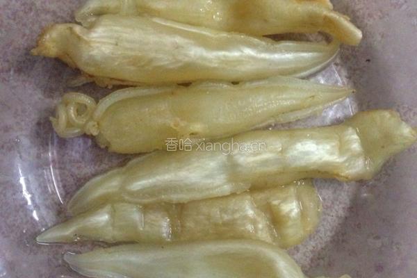 金龙胶海参炖鸡汤的做法图解2