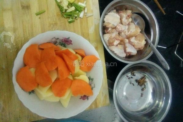 鸡腿炖土豆红萝卜的做法图解1