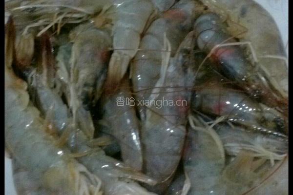 油爆大虾的做法图解1