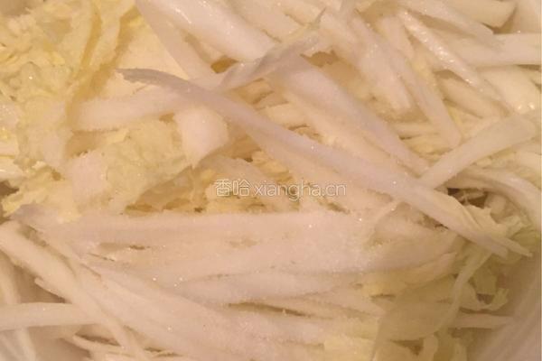 白菜梆子炒肉丝的做法图解2