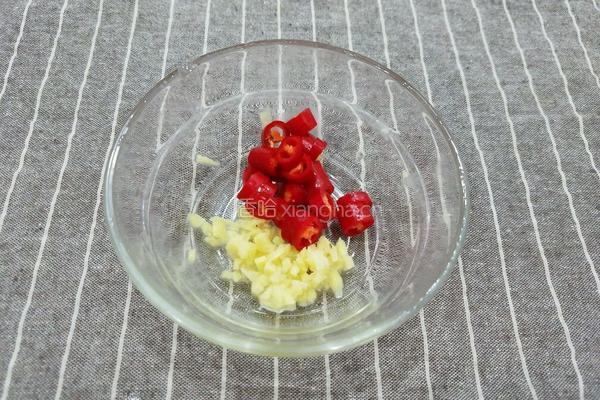 香菇炒白菜叶的做法图解4