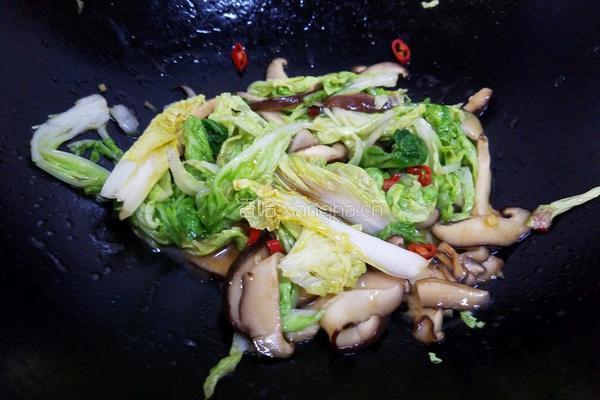 香菇炒白菜叶的做法图解10