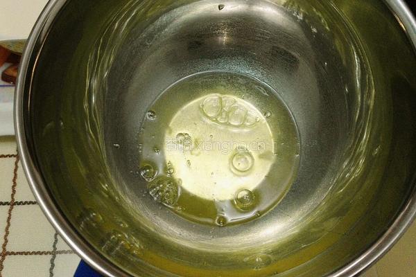 葡萄干樱桃果酱蛋糕卷~抹茶双色蛋糕卷的做法图解2