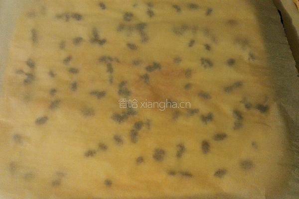 葡萄干樱桃果酱蛋糕卷~抹茶双色蛋糕卷的做法图解12