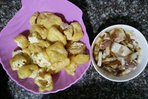 腊肉炒油豆腐的做法图解2