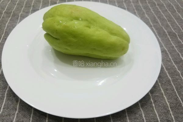 佛手瓜炒木耳的做法图解1