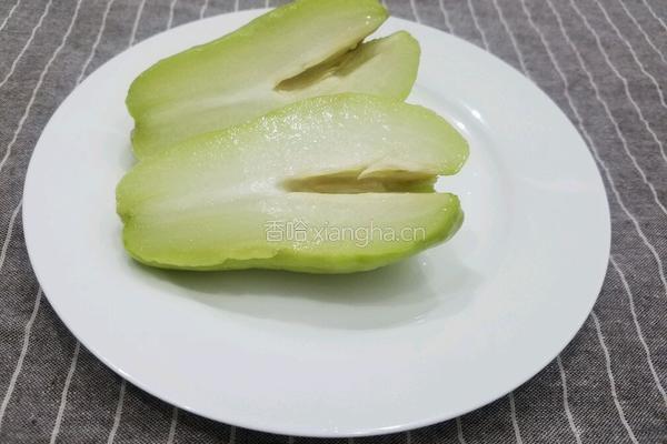 佛手瓜炒木耳的做法图解3