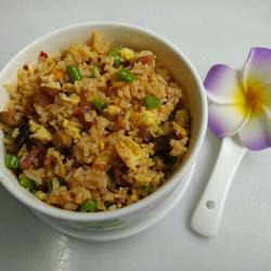 腊味彩疏炒饭的做法[图]