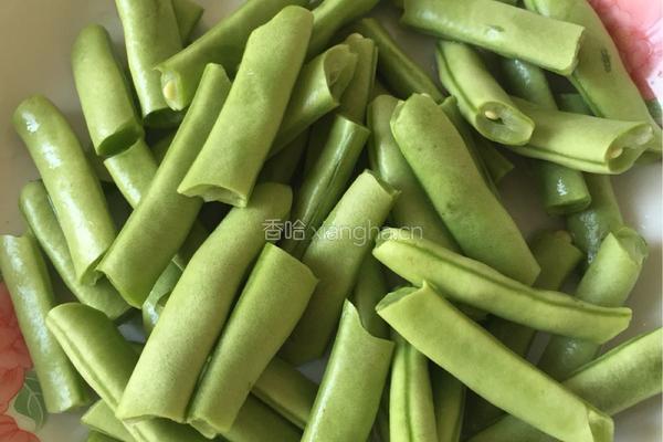 四季豆炒猪舌的做法图解1