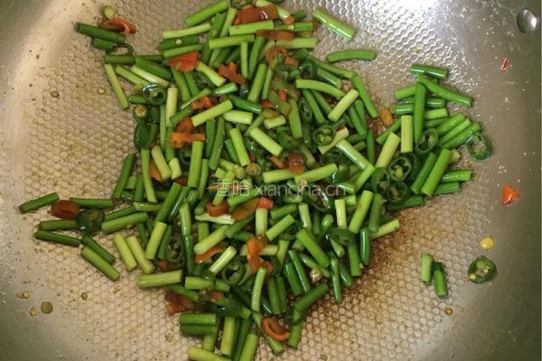 蒜苗炒肉的做法图解5