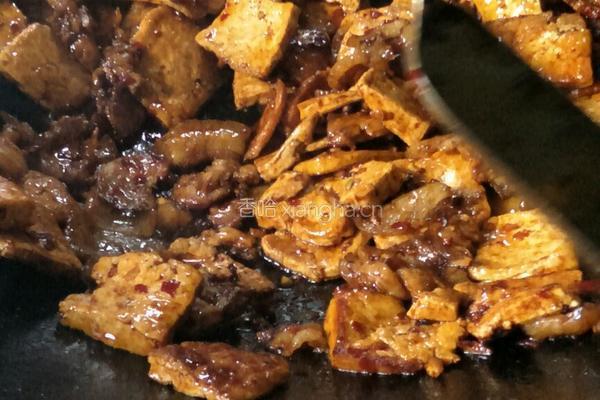 回锅肉煎豆腐的做法图解6