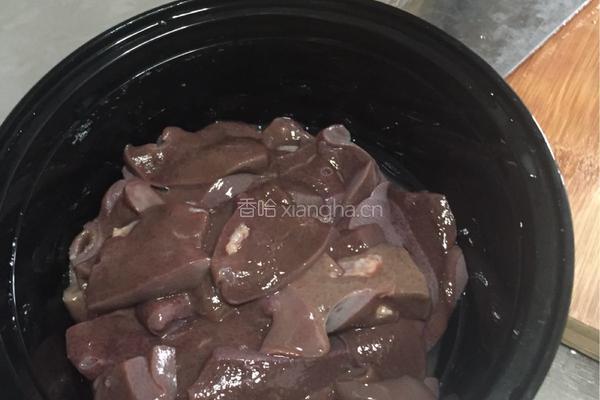 猪肝瘦肉粥的做法图解2