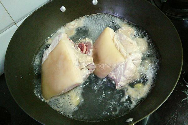 酸菜扣肉的做法图解3