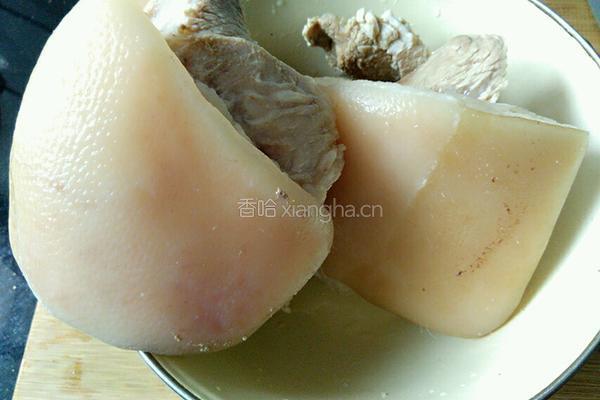酸菜扣肉的做法图解4
