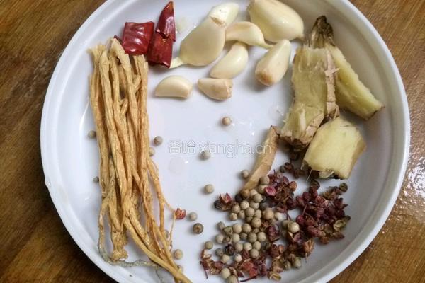 农家野生菌炖鸡的做法图解3