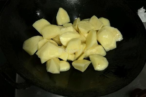 红烧土豆的做法图解3