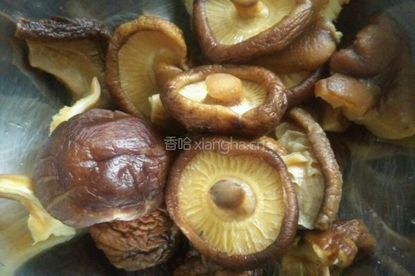 板栗鸡汤的做法图解3