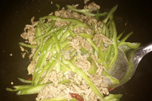 豆干青椒炒肉丝的做法图解4