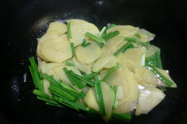 韭菜炒土豆片的做法图解7