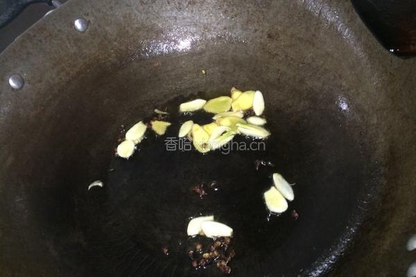 芹菜甜椒炒鸭心的做法图解3