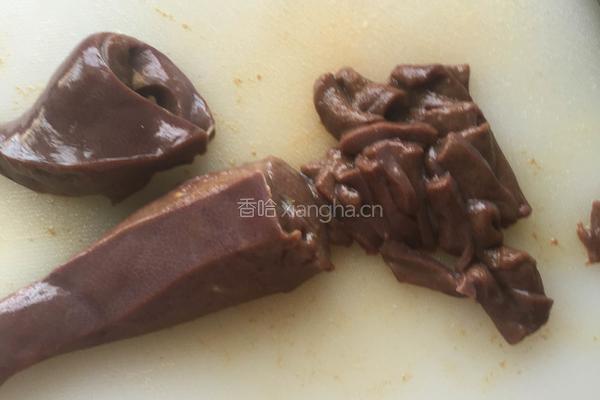 芹菜炒猪肝的做法图解1