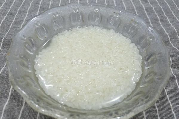 胡萝卜土豆大米粥的做法图解2