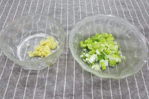 胡萝卜土豆大米粥的做法图解3