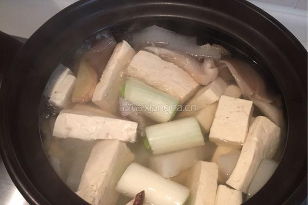 玉米豆腐菌汤的做法图解3