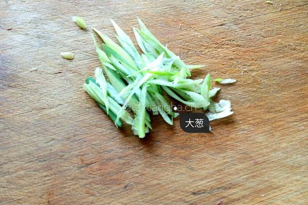 四色素炒面的做法图解1