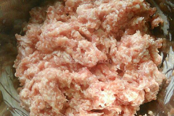 香菇胡萝卜猪肉饺子的做法图解2