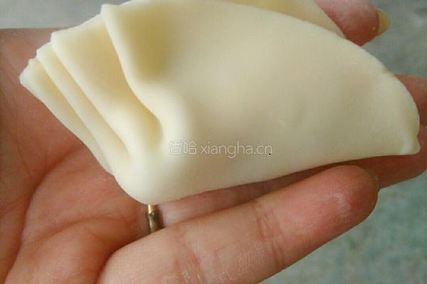 香菇胡萝卜猪肉饺子的做法图解6