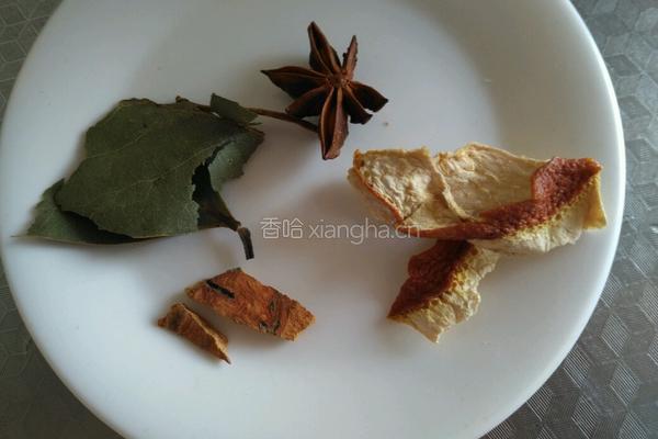 凉拌芹菜花生米的做法图解3