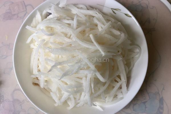 鲫鱼萝卜汤的做法图解2